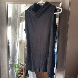 Short sleeve turtle neck black tee